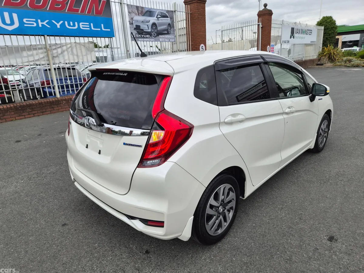 Honda Fit Hatchback, Petrol, 2017, White