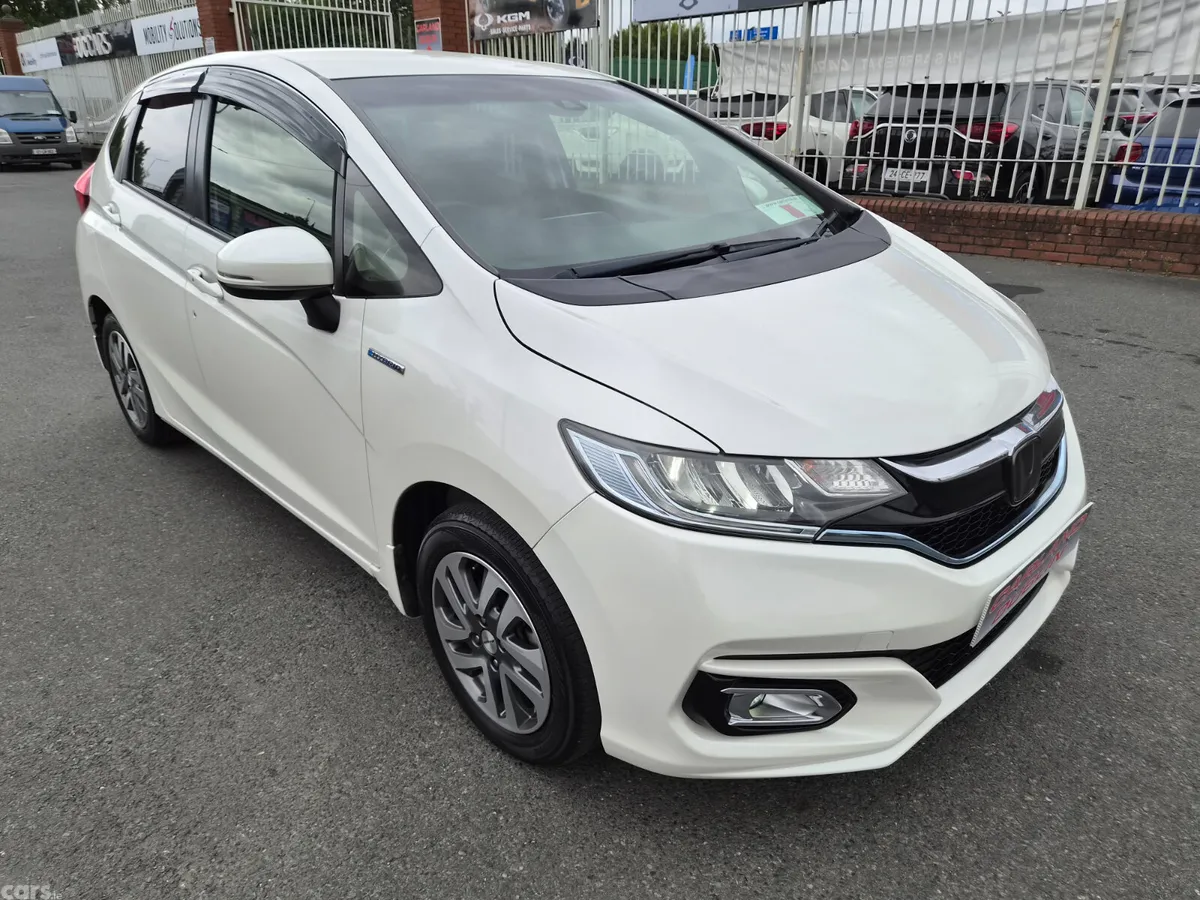 Honda Fit Hatchback, Petrol, 2017, White