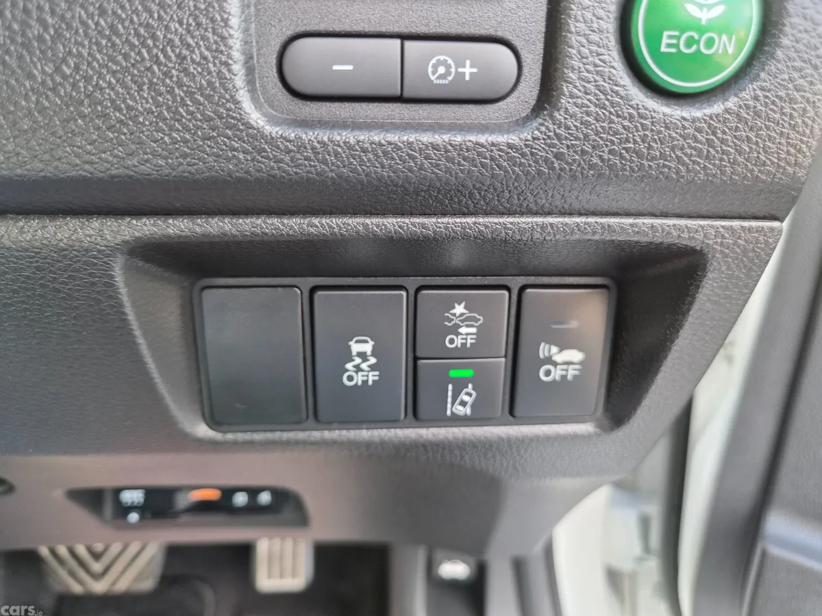 Honda Jade Hatchback, Petrol Hybrid, 2018, White