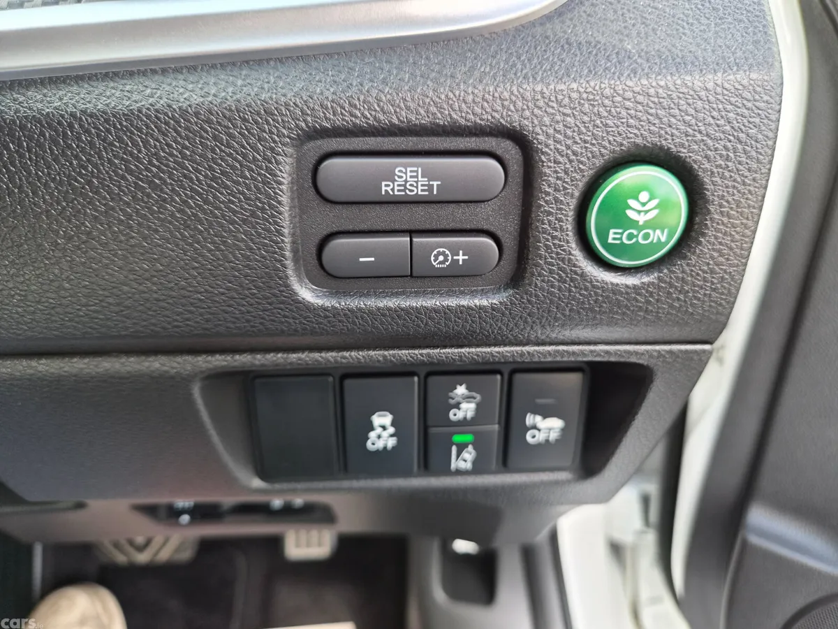 Honda Jade Hatchback, Petrol Hybrid, 2018, White