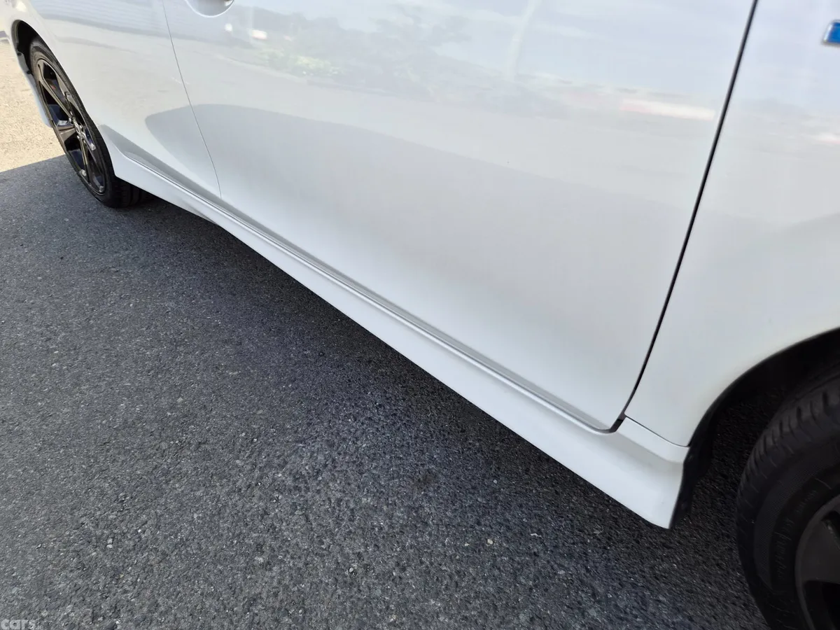 Honda Jade Hatchback, Petrol Hybrid, 2018, White
