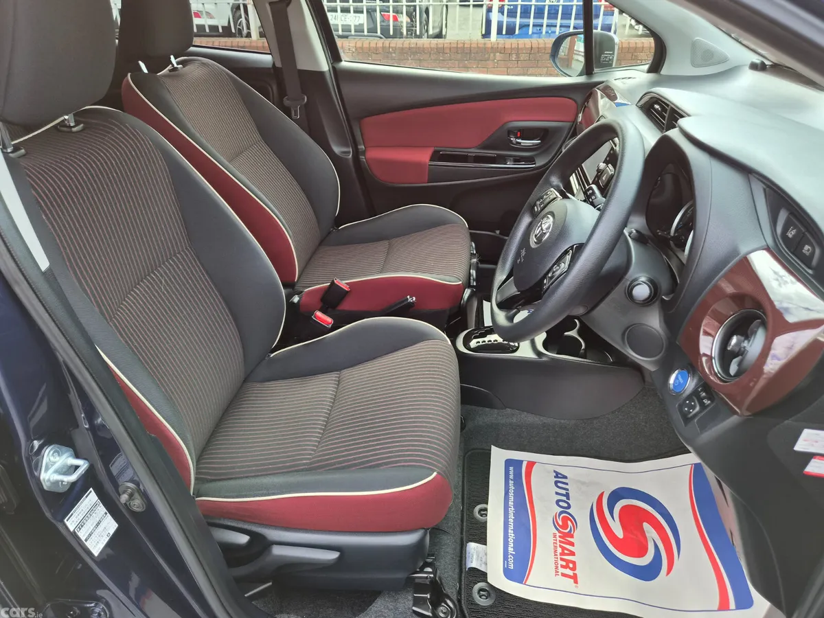 Toyota Vitz Hatchback, Petrol Hybrid, 2017, Blue