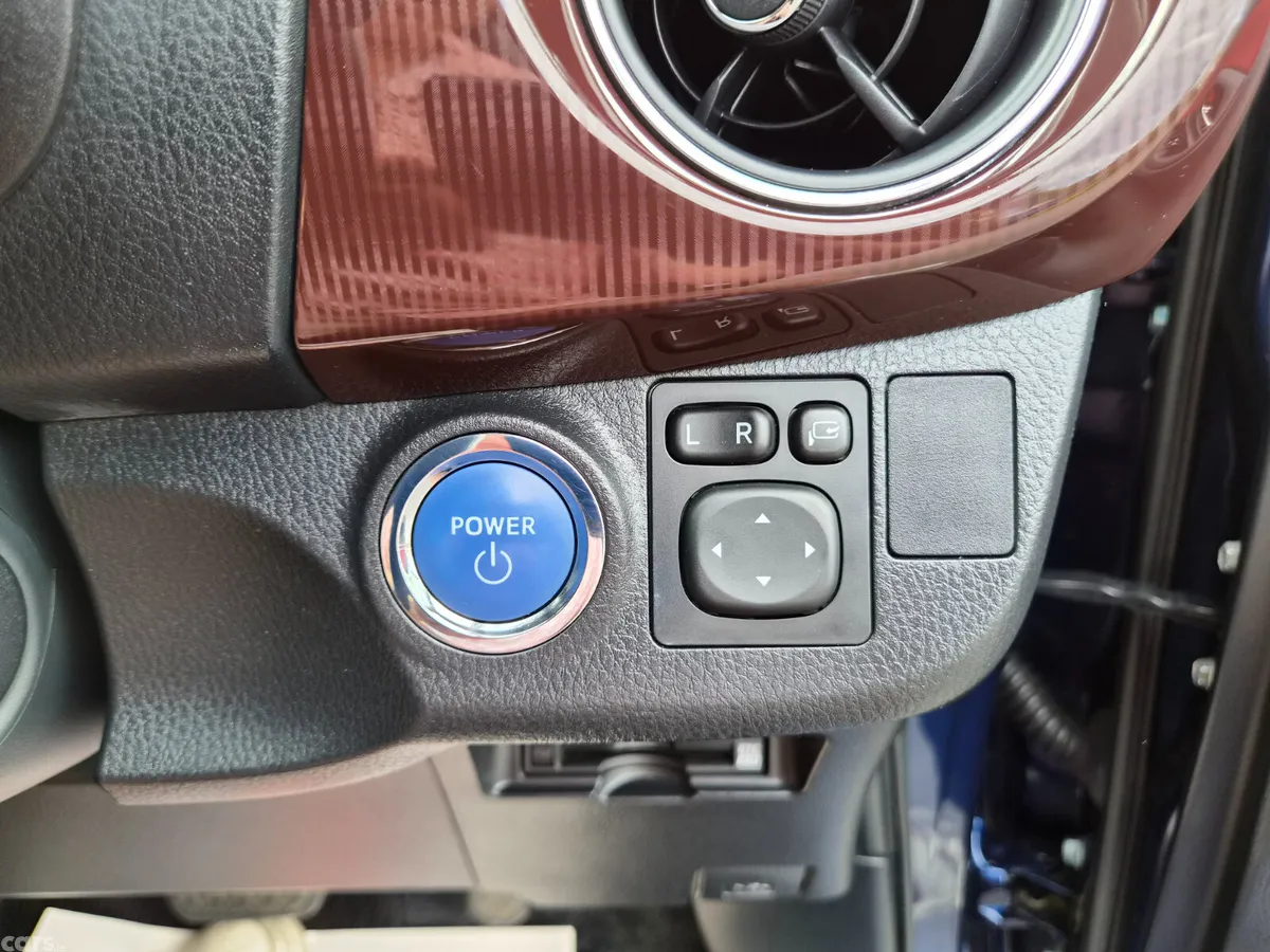 Toyota Vitz Hatchback, Petrol Hybrid, 2017, Blue