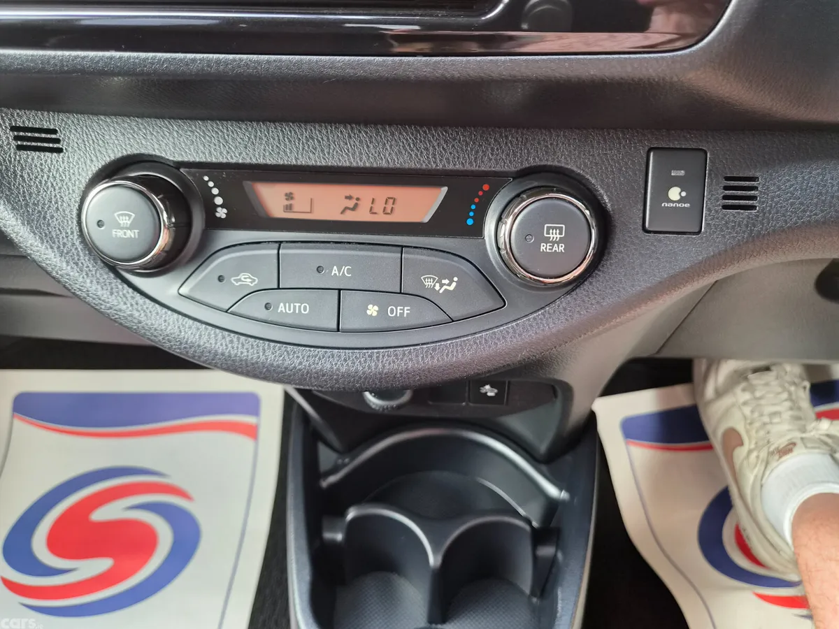 Toyota Vitz Hatchback, Petrol Hybrid, 2017, Blue