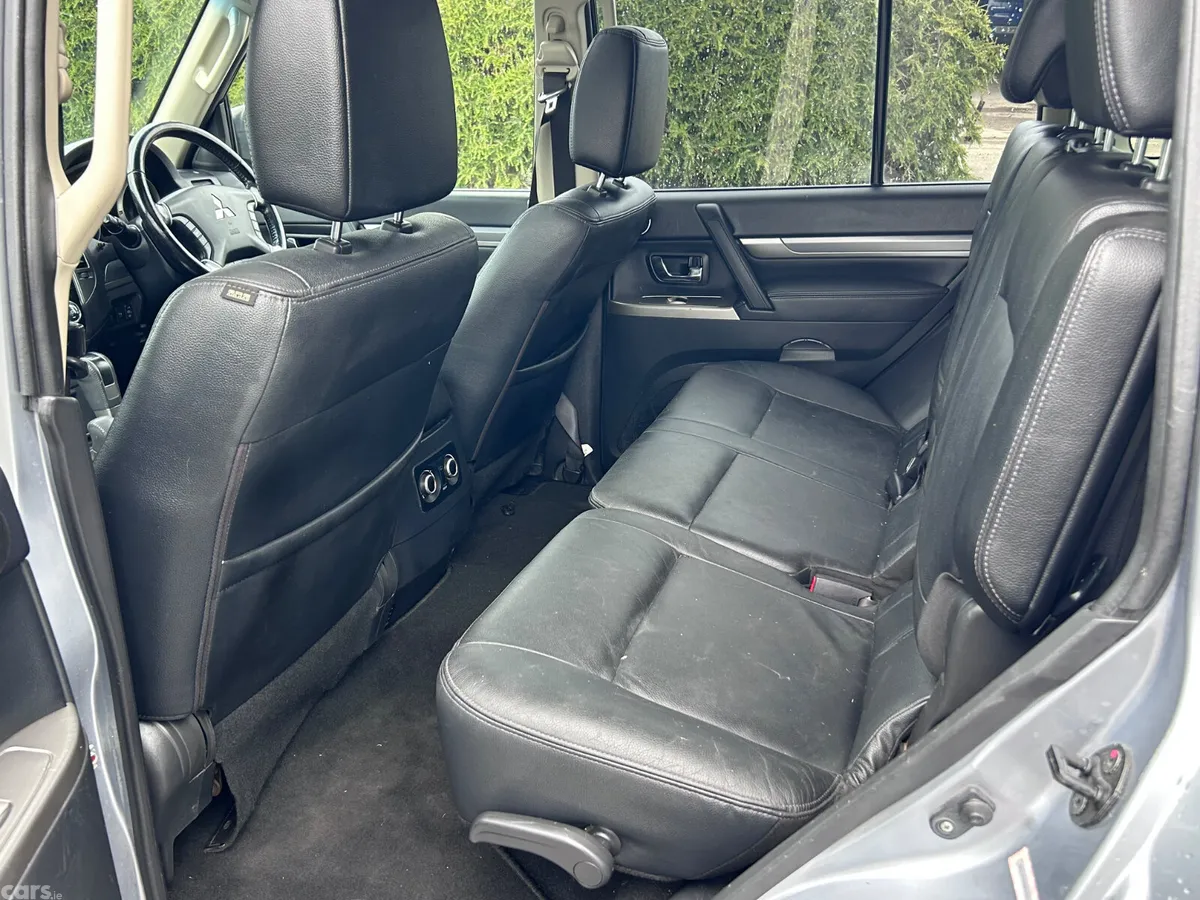 Mitsubishi Pajero SUV, Diesel, 2017, Silver