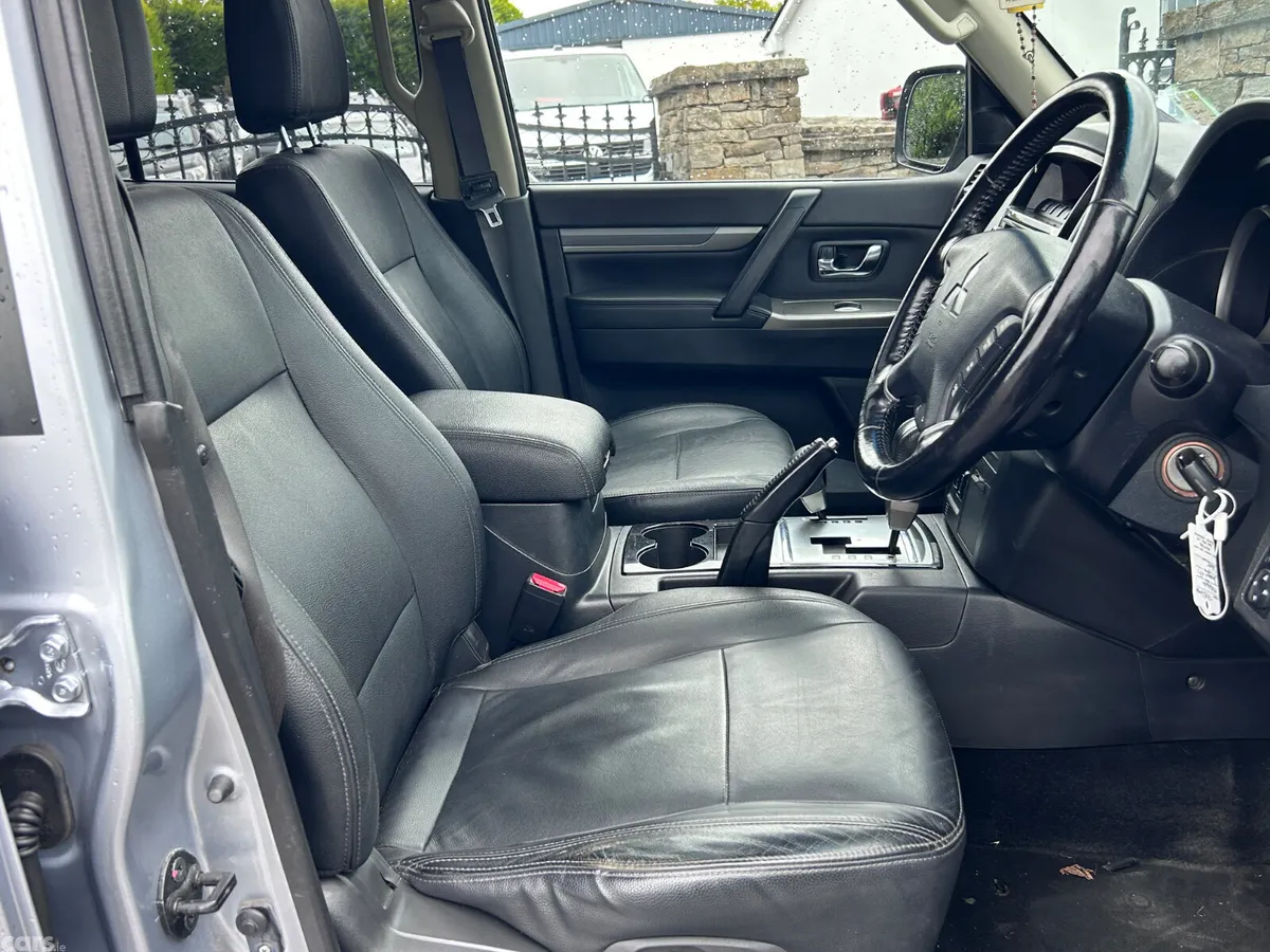 Mitsubishi Pajero SUV, Diesel, 2017, Silver