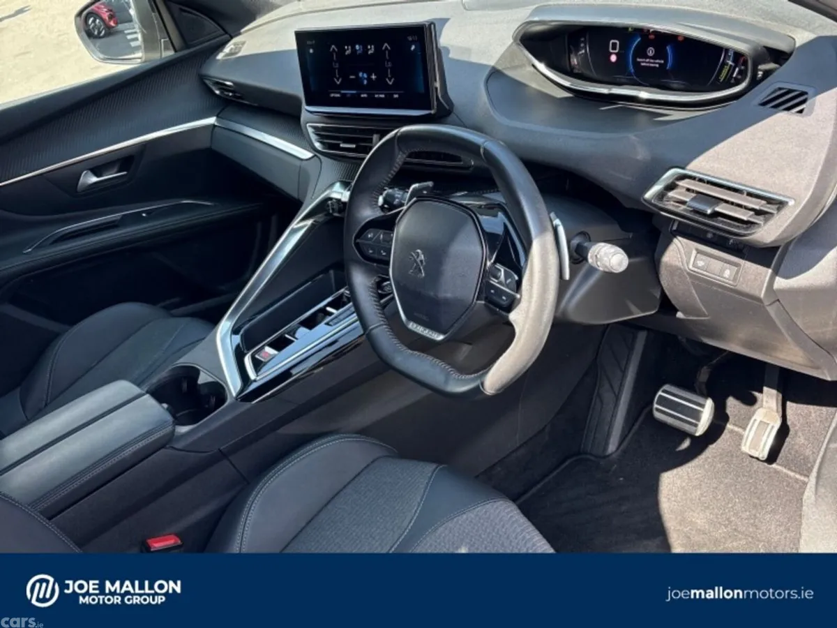 Peugeot 5008 MPV, Petrol Hybrid, 2024, White