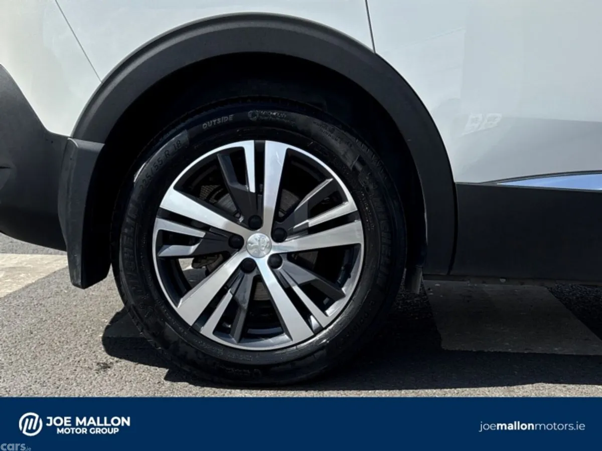 Peugeot 5008 MPV, Petrol Hybrid, 2024, White
