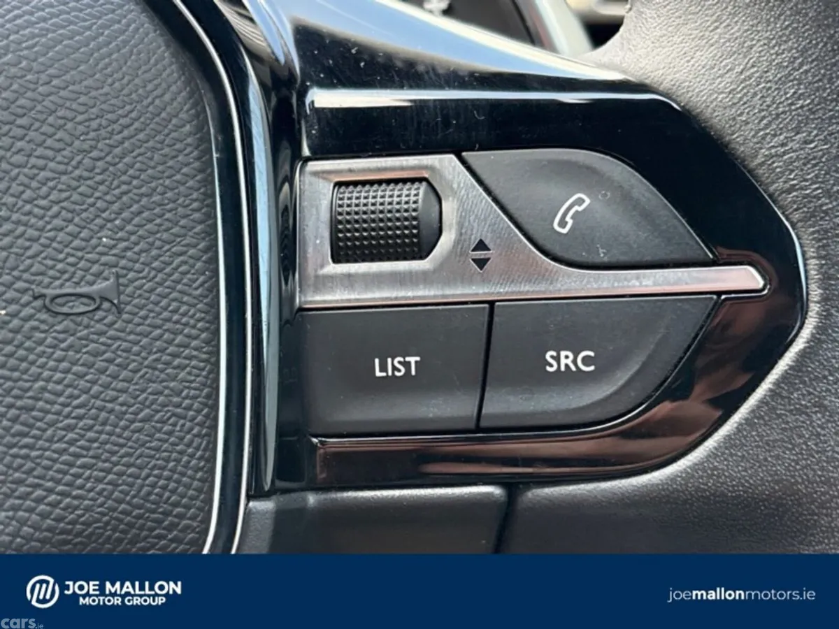 Peugeot 5008 MPV, Petrol Hybrid, 2024, White