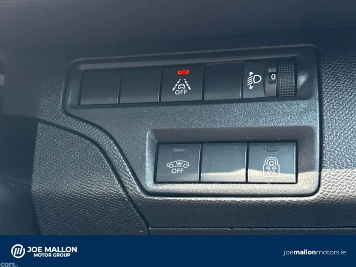 Peugeot 5008 MPV, Petrol Hybrid, 2024, White