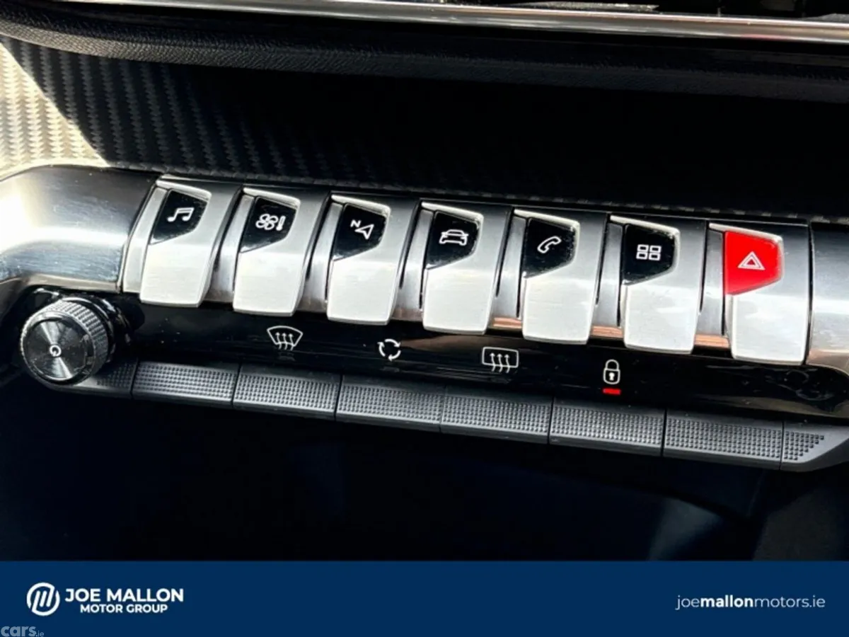 Peugeot 5008 MPV, Petrol Hybrid, 2024, White