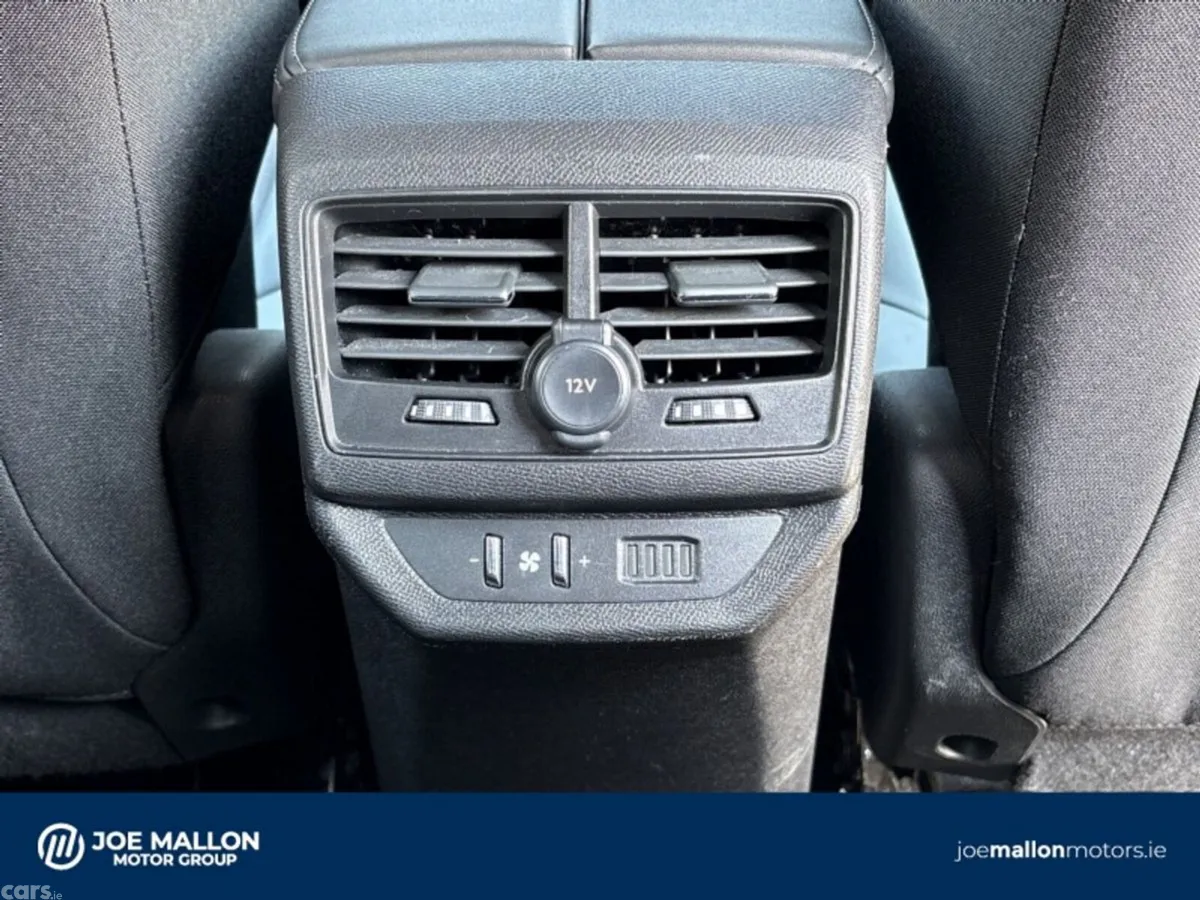 Peugeot 5008 MPV, Petrol Hybrid, 2024, White