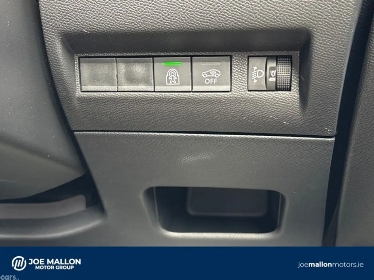 Peugeot 208 Hatchback, Petrol, 2027, White