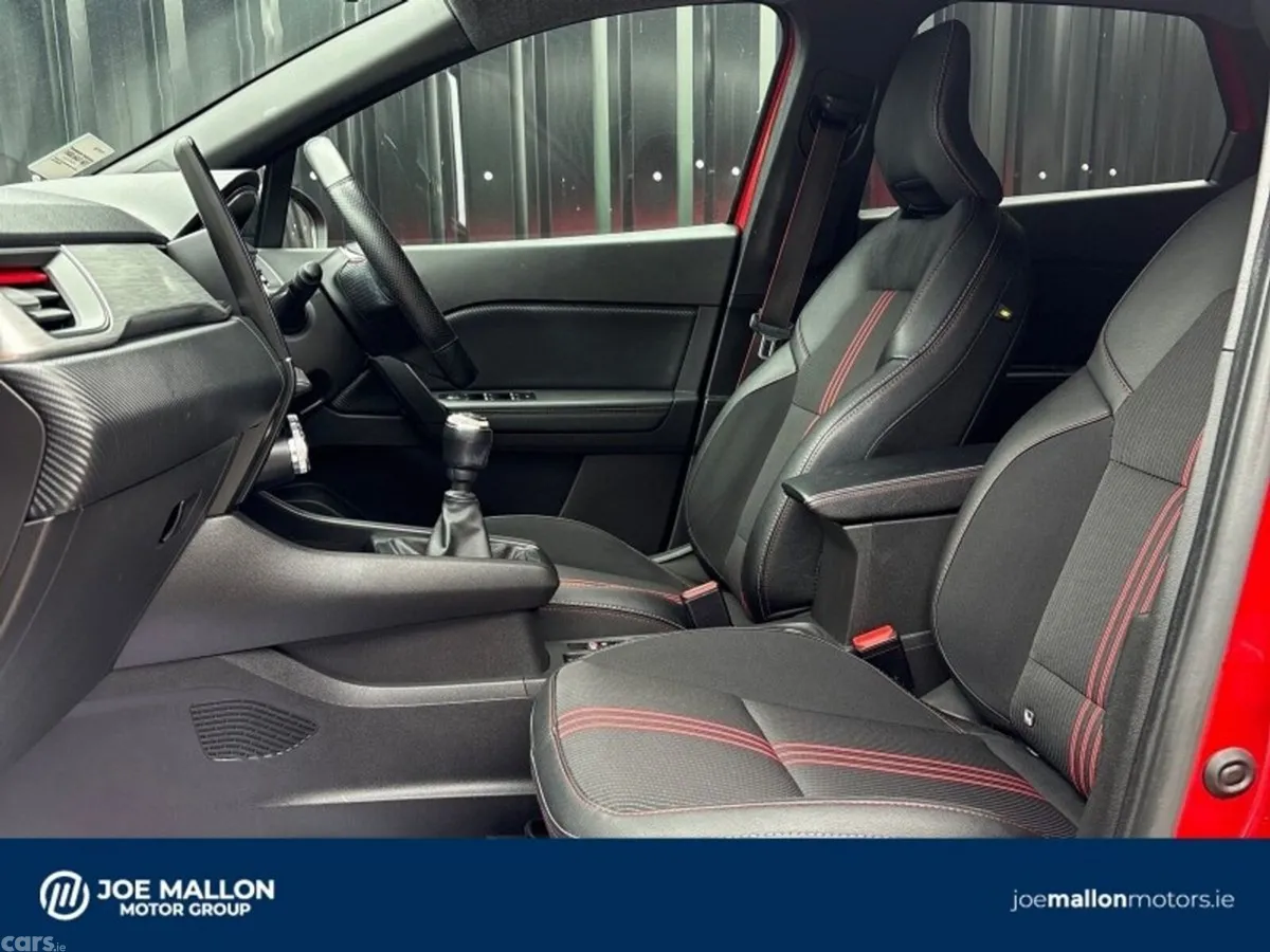Renault Captur Hatchback, Petrol, 2023, Red
