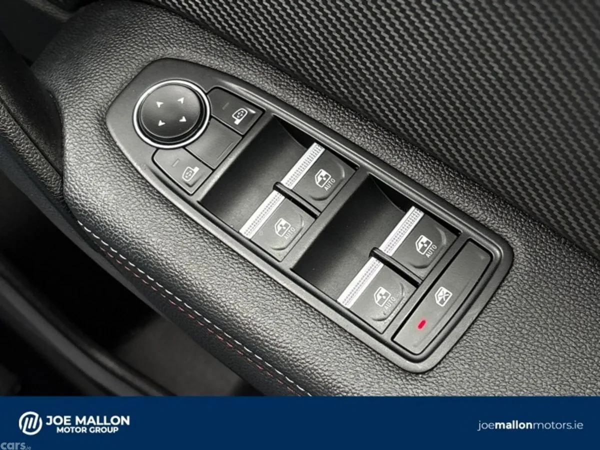 Renault Captur Hatchback, Petrol, 2023, Red