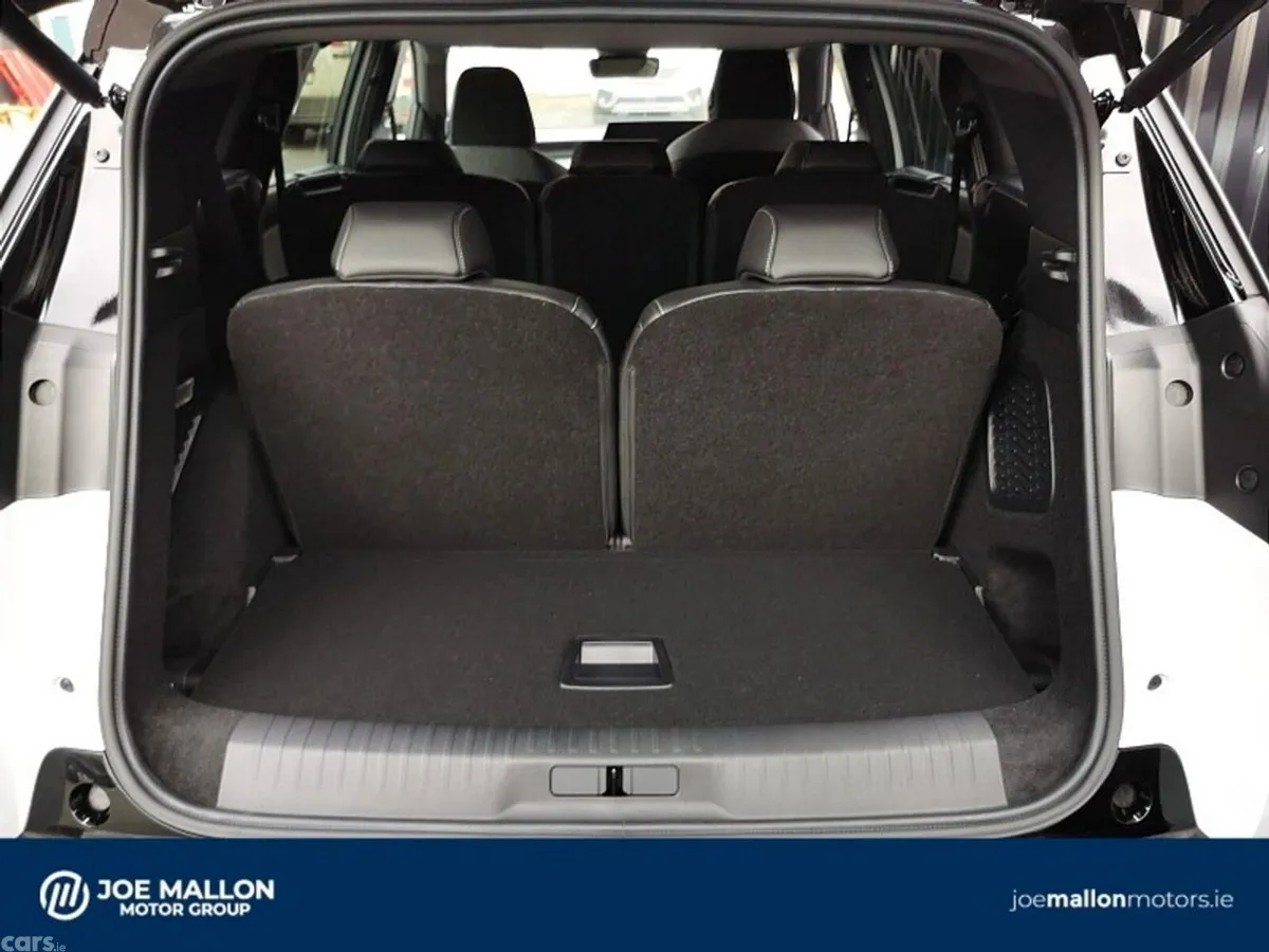 Peugeot 5008 SUV, Electric, 2027, White
