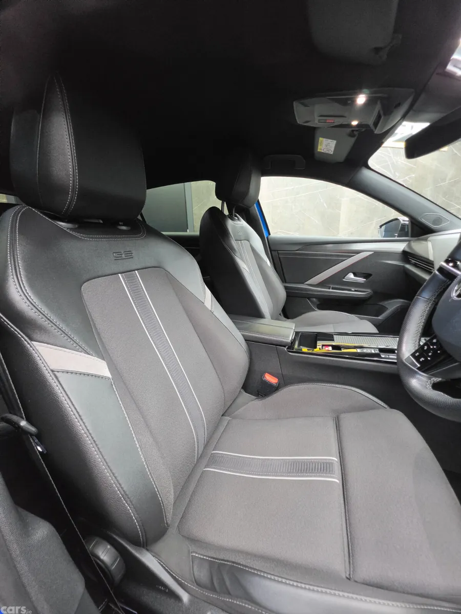 Opel Astra Hatchback, Petrol, 2023, Blue