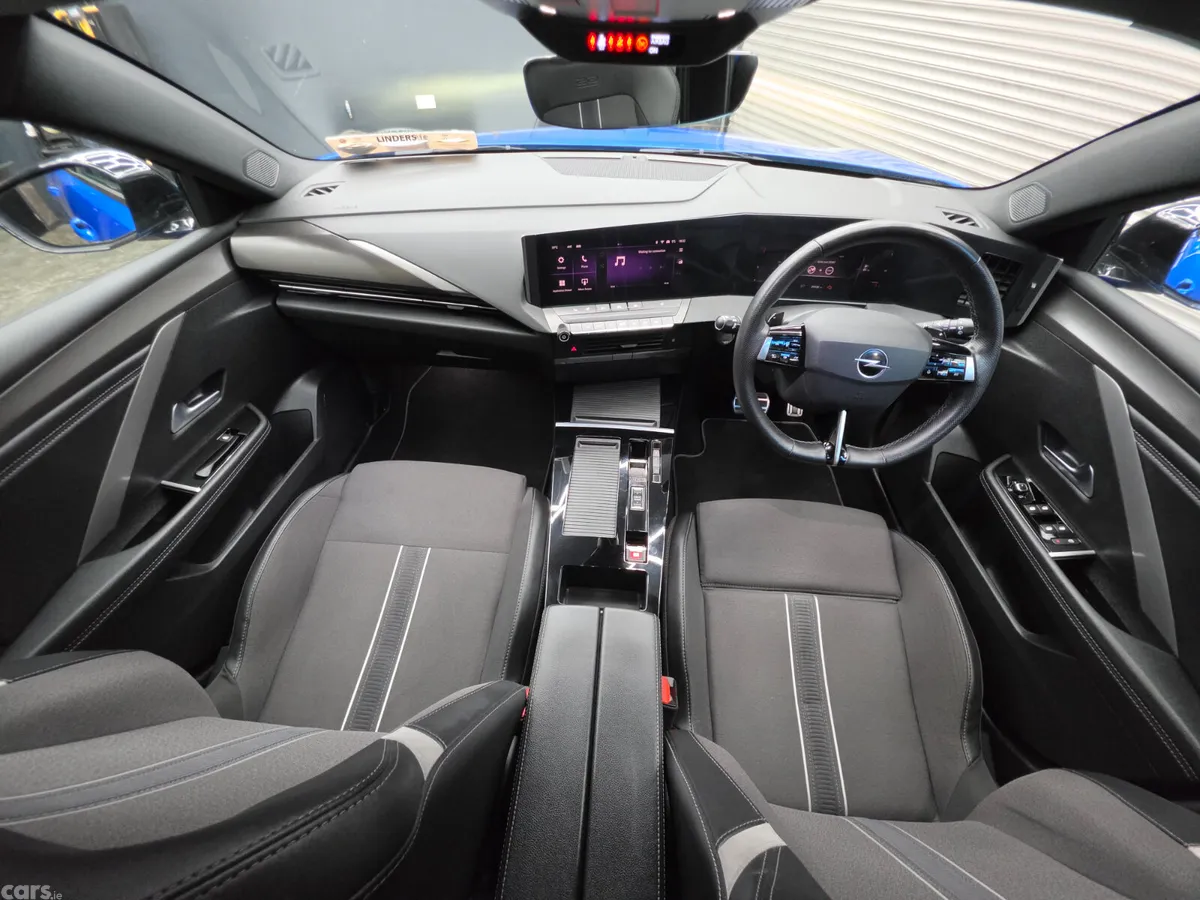 Opel Astra Hatchback, Petrol, 2023, Blue