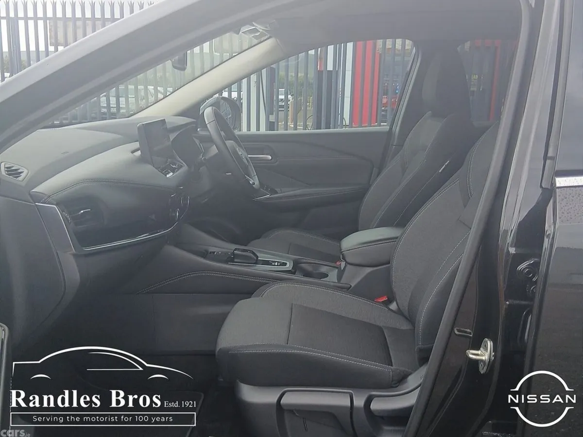 Nissan Qashqai MPV, Petrol, 2023, Black