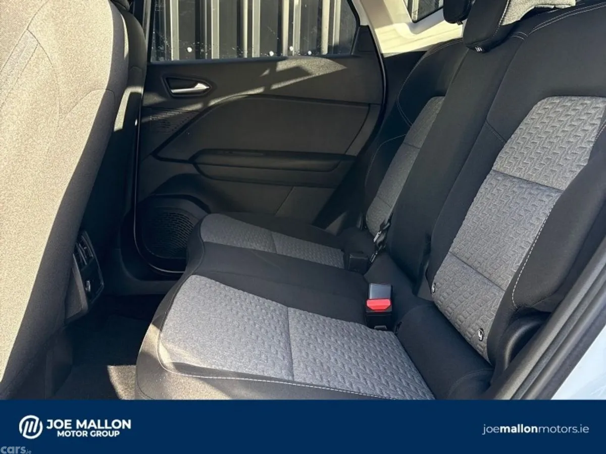 Renault Captur Hatchback, Petrol, 2022, White