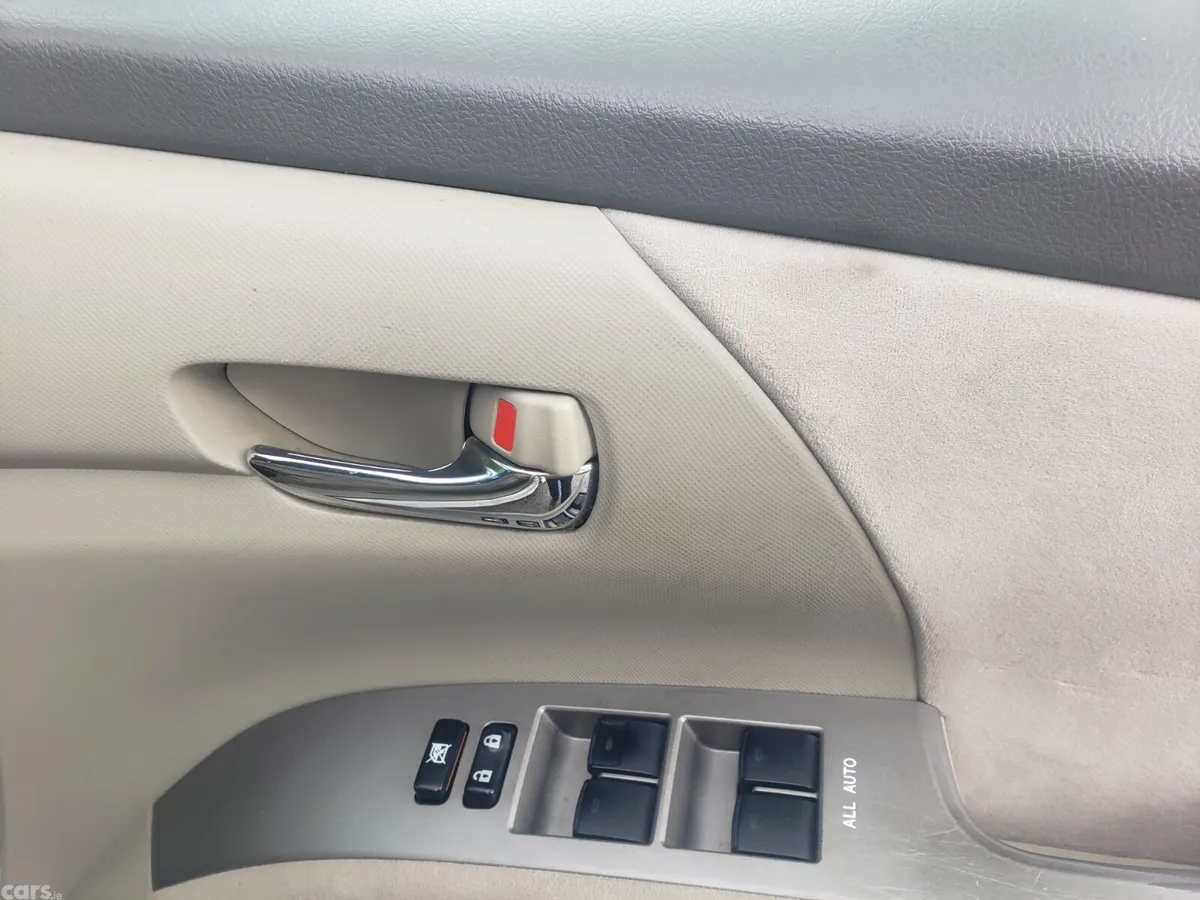 Toyota Estima MPV, Petrol Hybrid, 2011, White