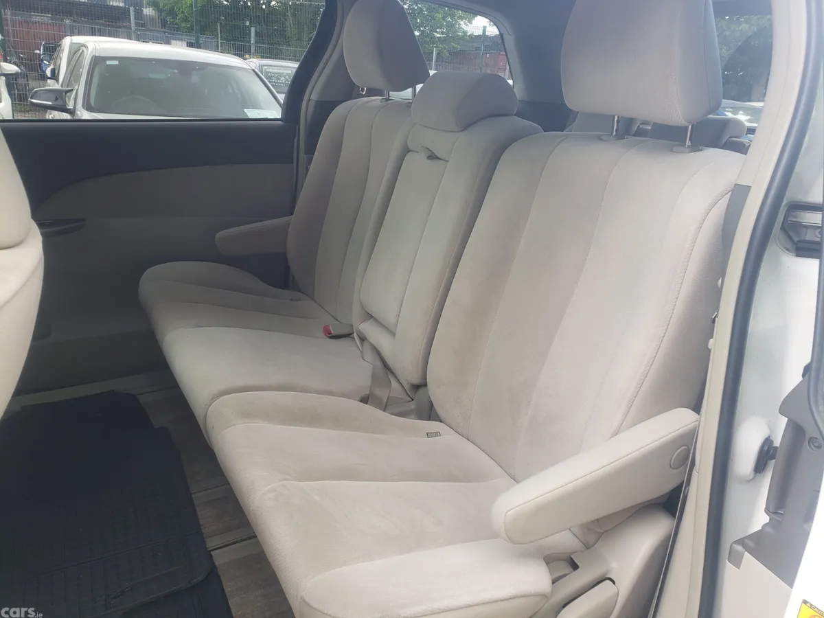 Toyota Estima MPV, Petrol Hybrid, 2011, White