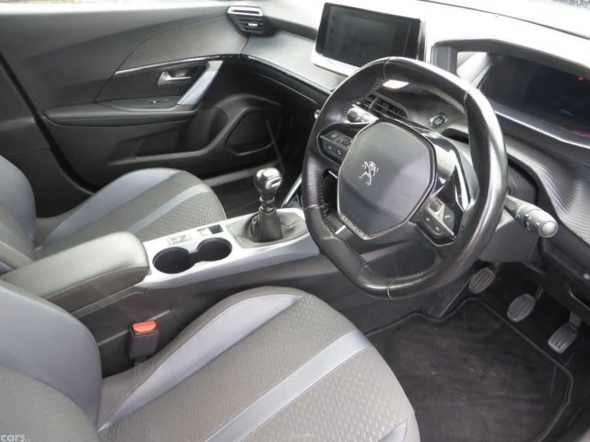 Peugeot 2008 MPV, Diesel, 2021, Grey