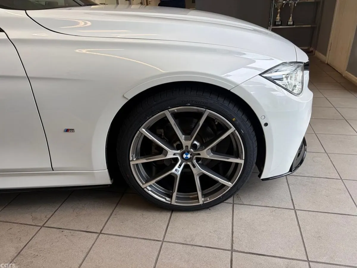 BMW 3-Series Saloon, Petrol Plug-in Hybrid, 2018, White