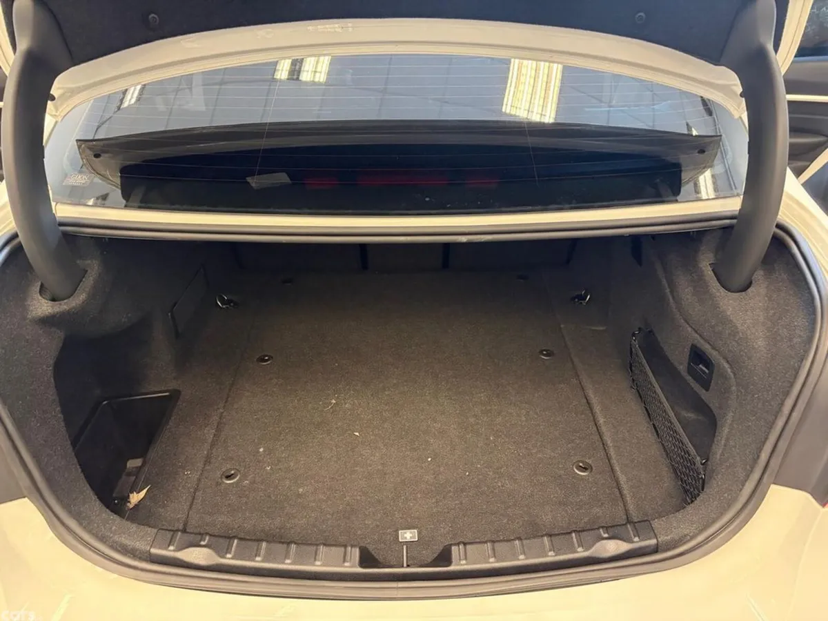 BMW 3-Series Saloon, Petrol Plug-in Hybrid, 2018, White