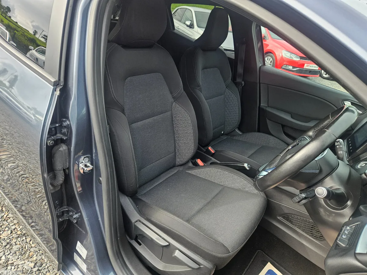 Renault Clio Hatchback, Diesel, 2019, Grey