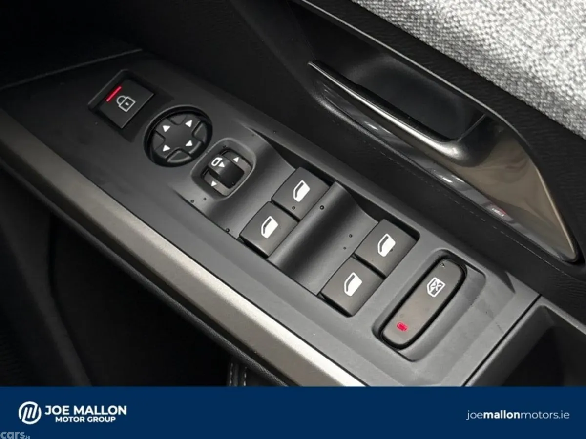 Peugeot 3008 MPV, Petrol, 2026, Grey