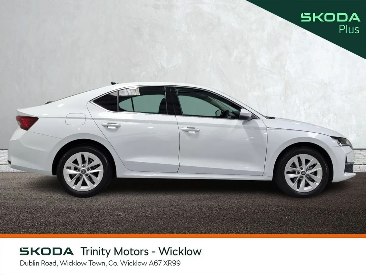 Skoda Octavia Saloon, Petrol, 2026, White