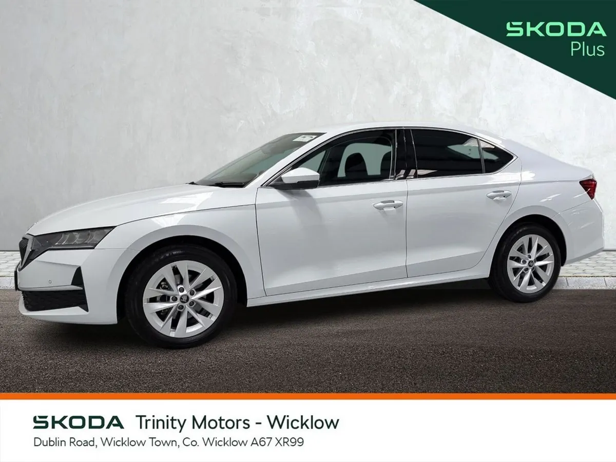 Skoda Octavia Saloon, Petrol, 2026, White
