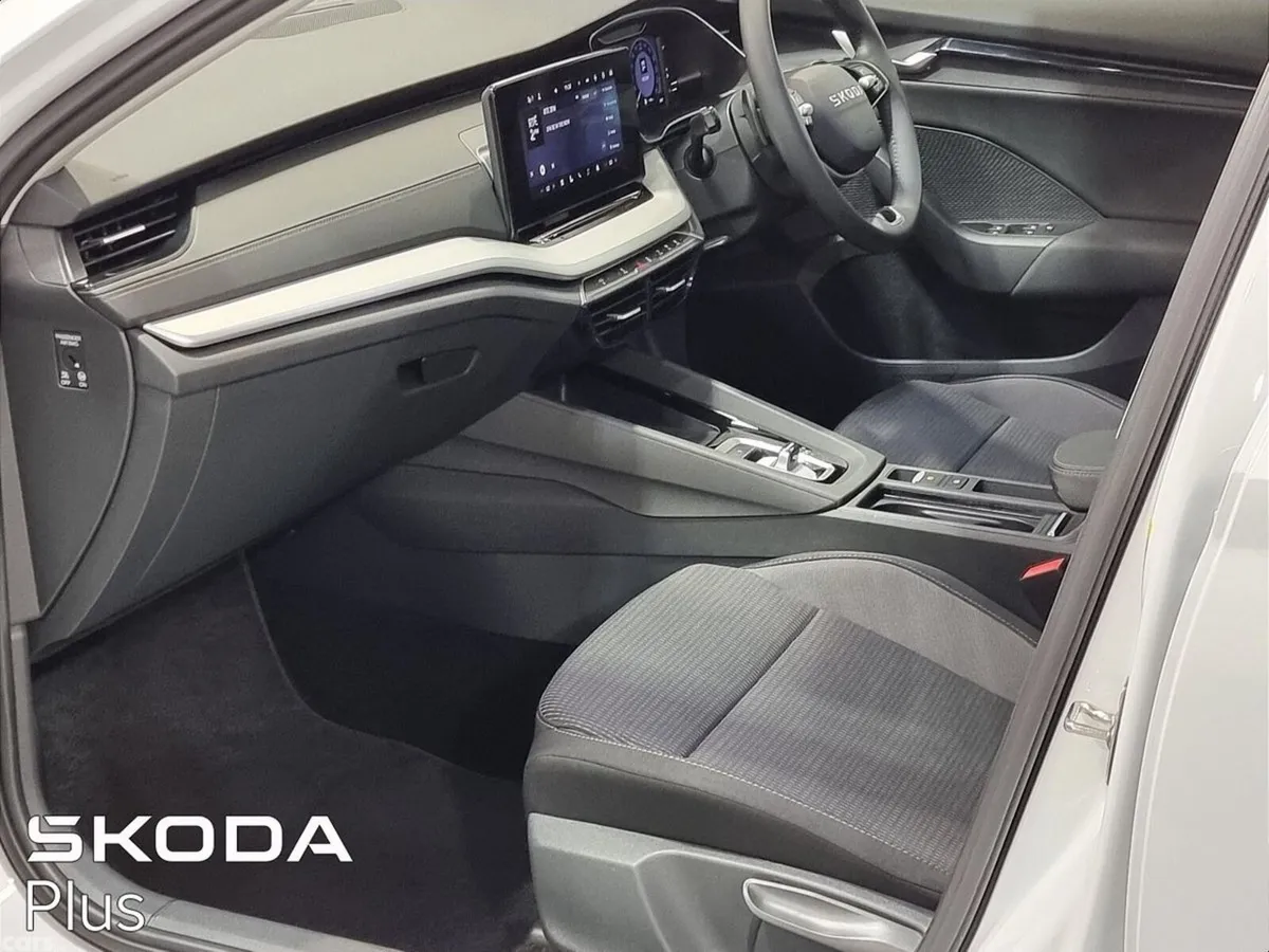 Skoda Octavia Saloon, Petrol, 2026, White