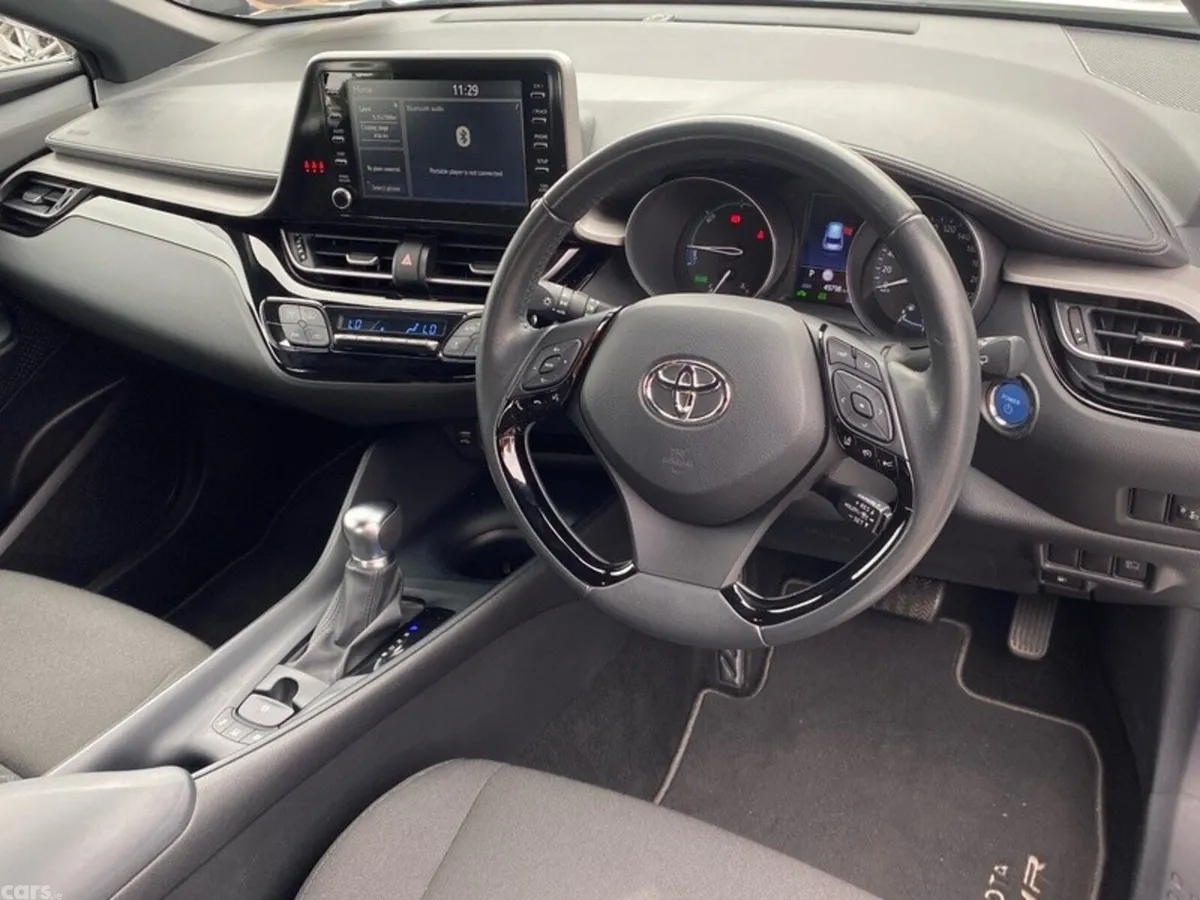 Toyota C-HR SUV, Petrol Hybrid, 2023, White