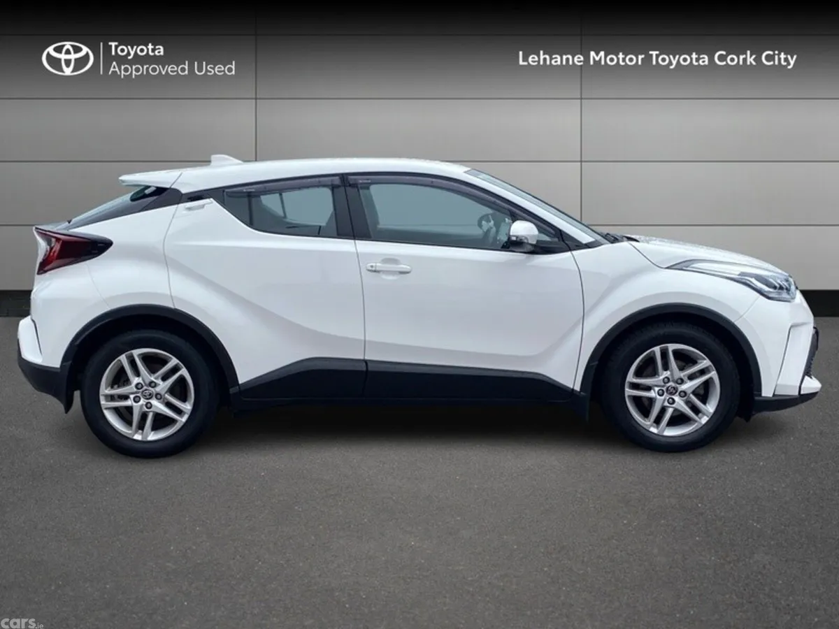 Toyota C-HR SUV, Petrol Hybrid, 2023, White