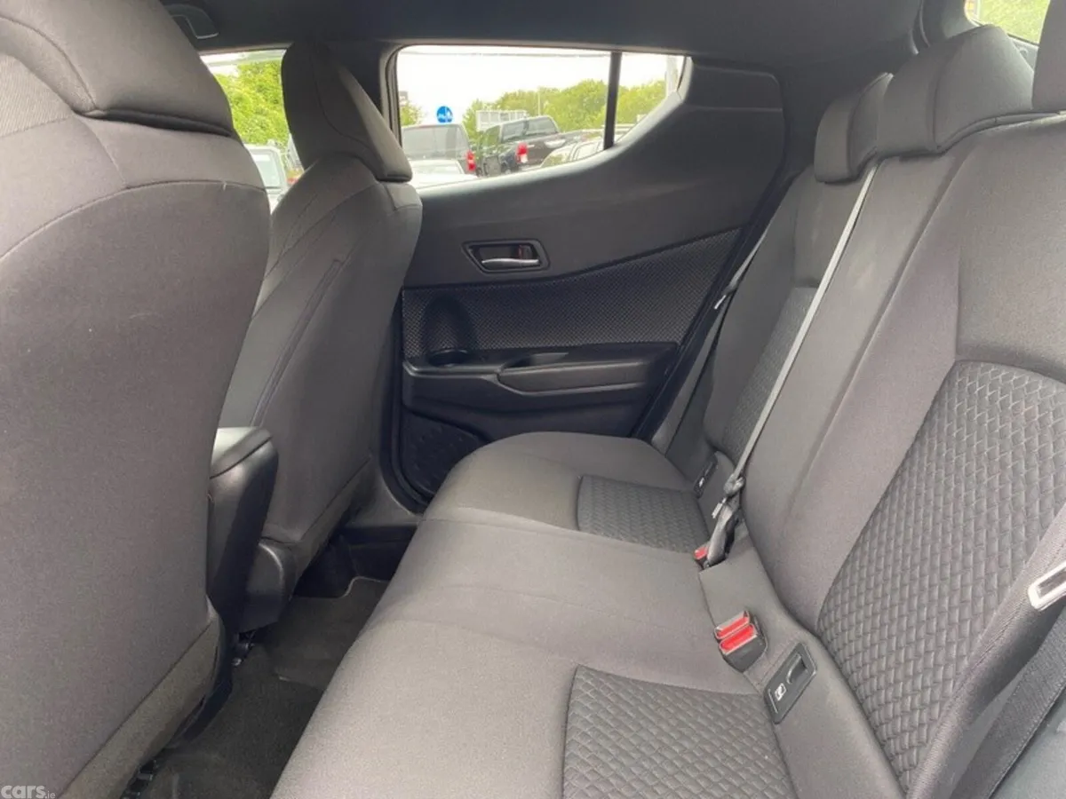 Toyota C-HR SUV, Petrol Hybrid, 2023, White