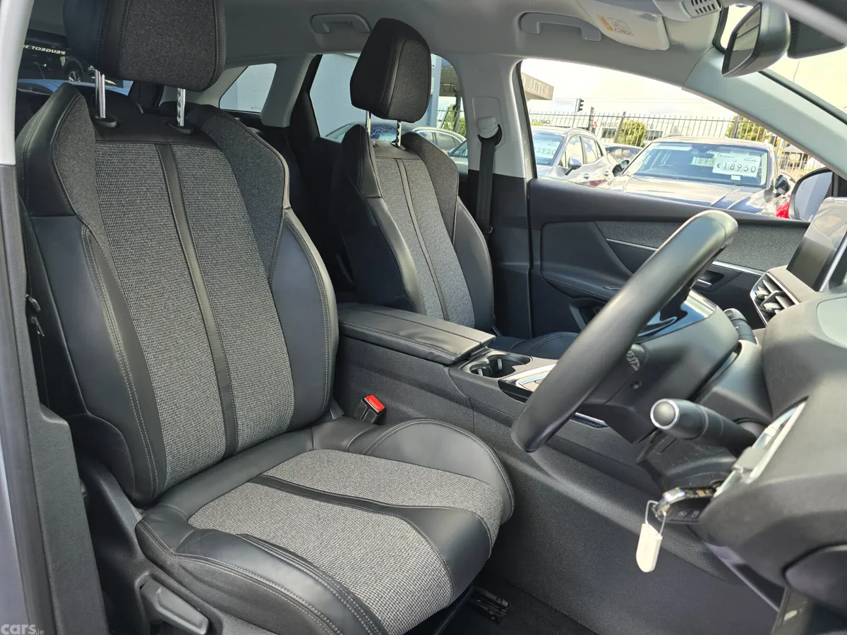 Peugeot 3008 SUV, Petrol, 2017, Grey