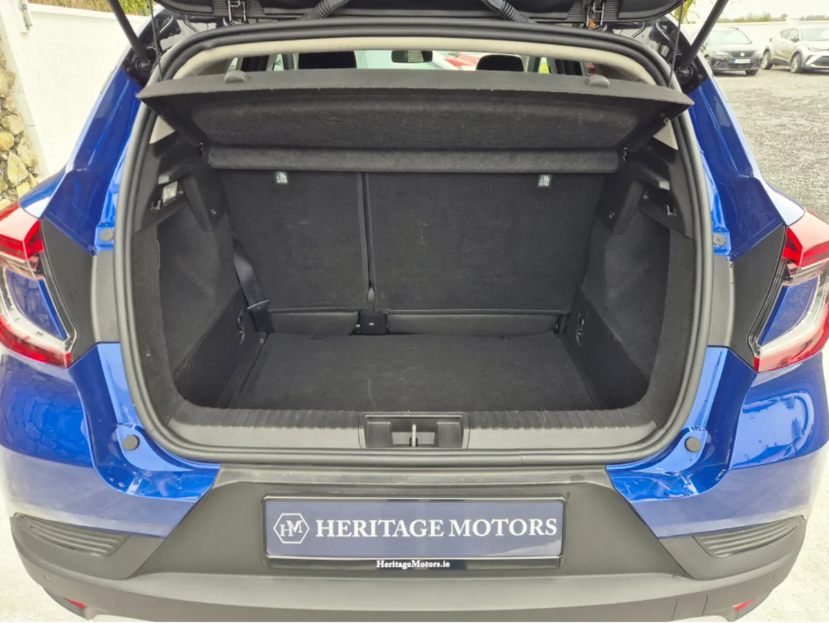Renault Captur Hatchback, Petrol, 2022, Blue