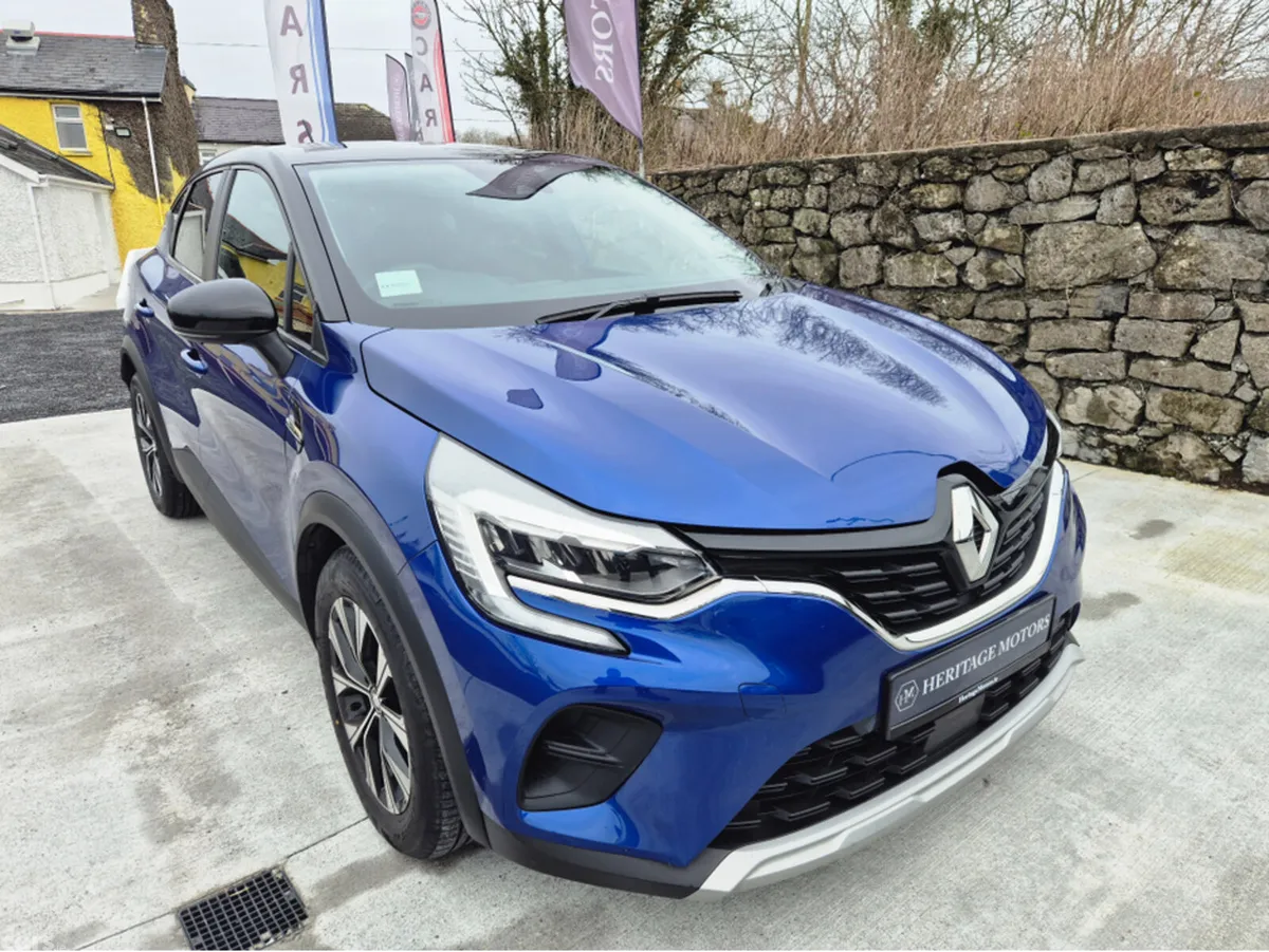 Renault Captur Hatchback, Petrol, 2022, Blue