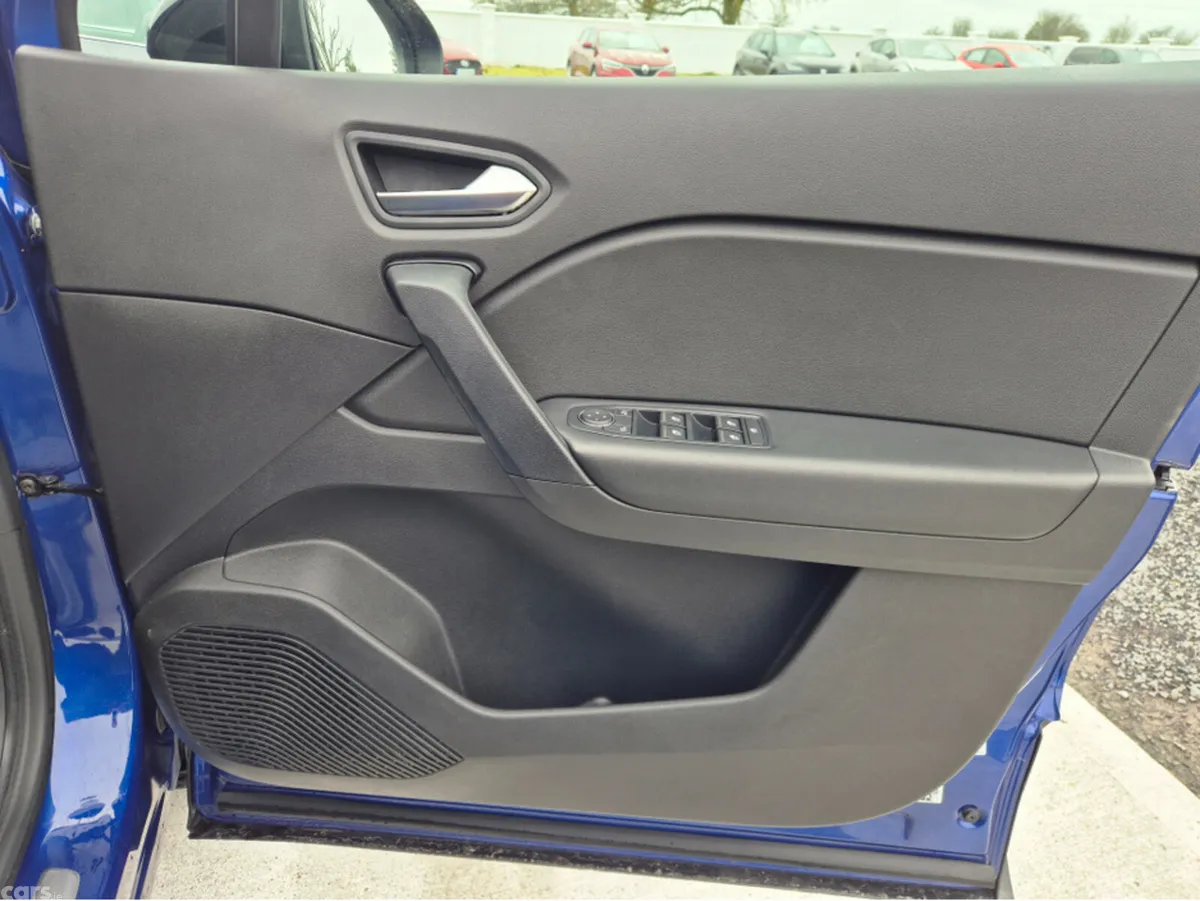 Renault Captur Hatchback, Petrol, 2022, Blue