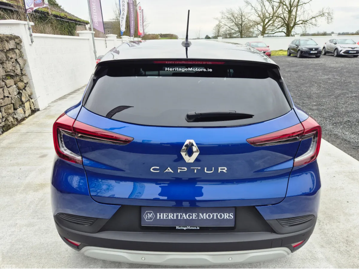 Renault Captur Hatchback, Petrol, 2022, Blue