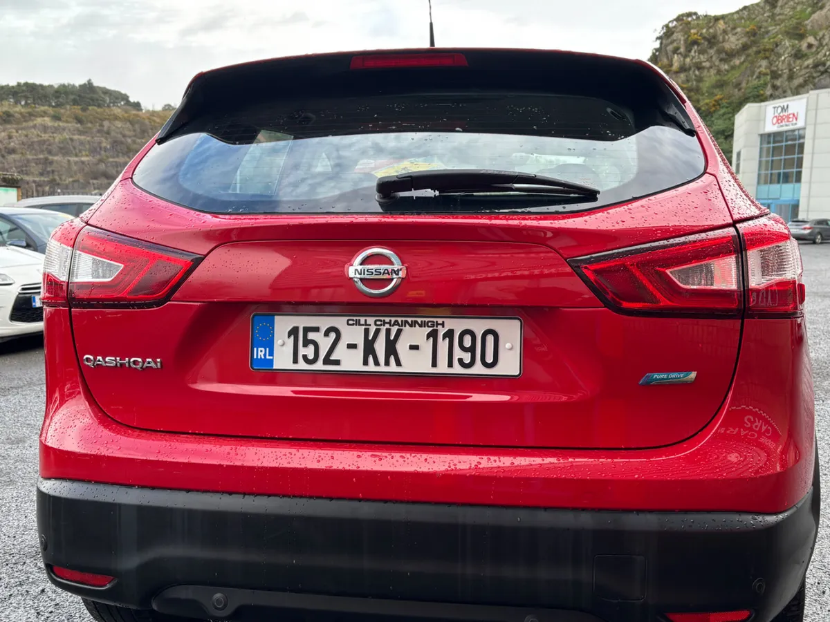 Nissan Qashqai Hatchback, Diesel, 2015, Red