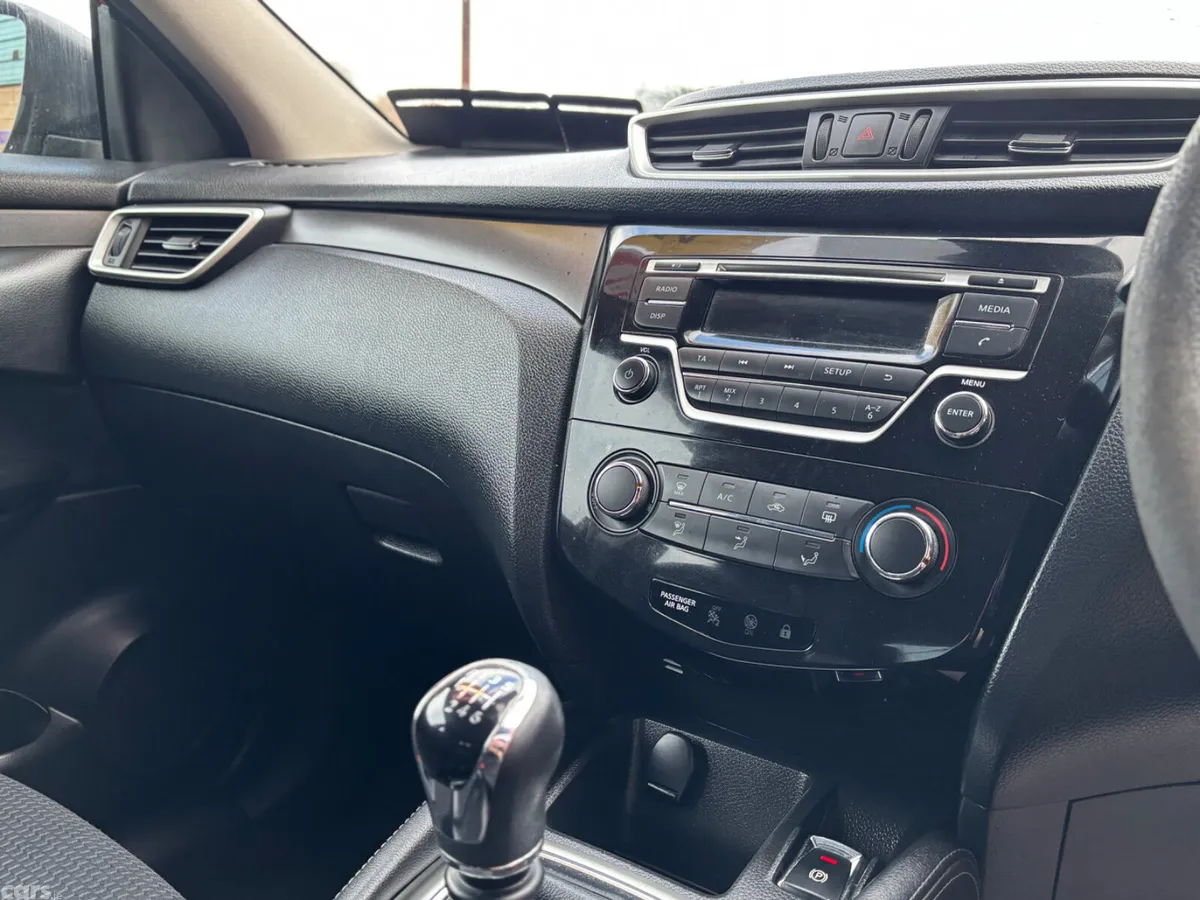 Nissan Qashqai Hatchback, Diesel, 2015, Red