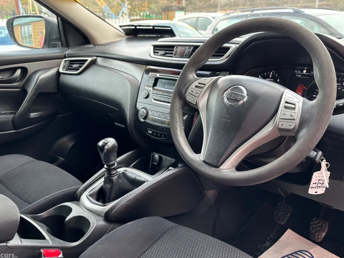 Nissan Qashqai Hatchback, Diesel, 2015, Red