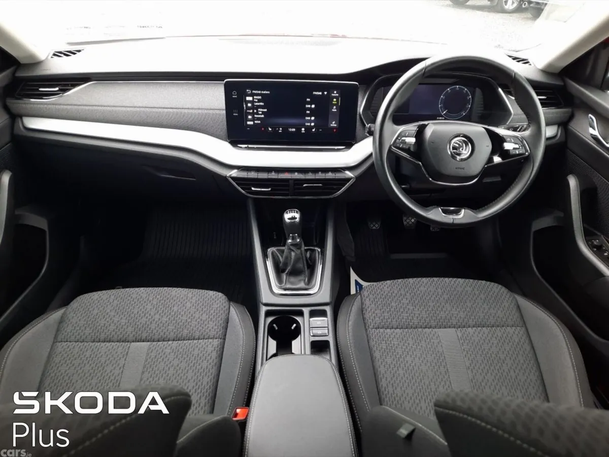 Skoda Octavia Saloon, Diesel, 2024, Red