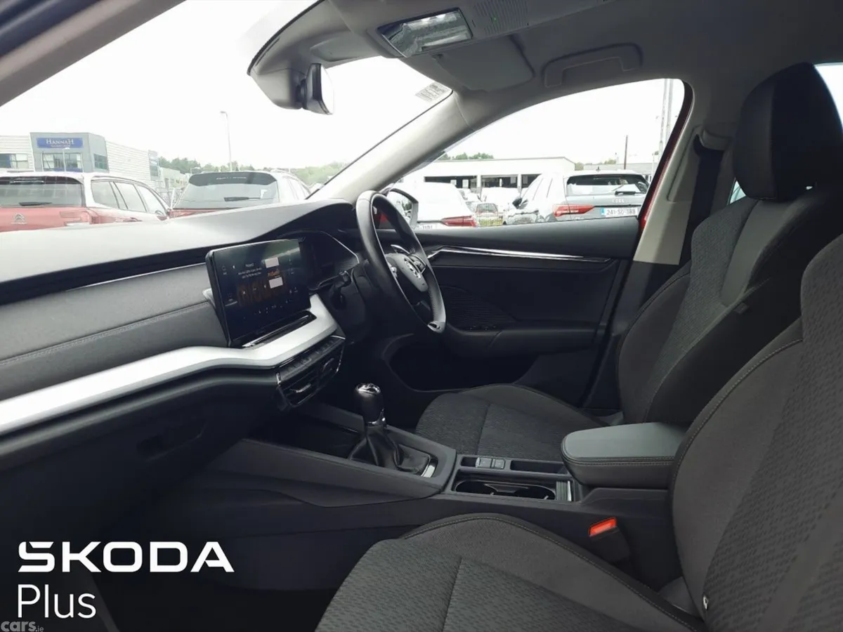 Skoda Octavia Saloon, Diesel, 2024, Red