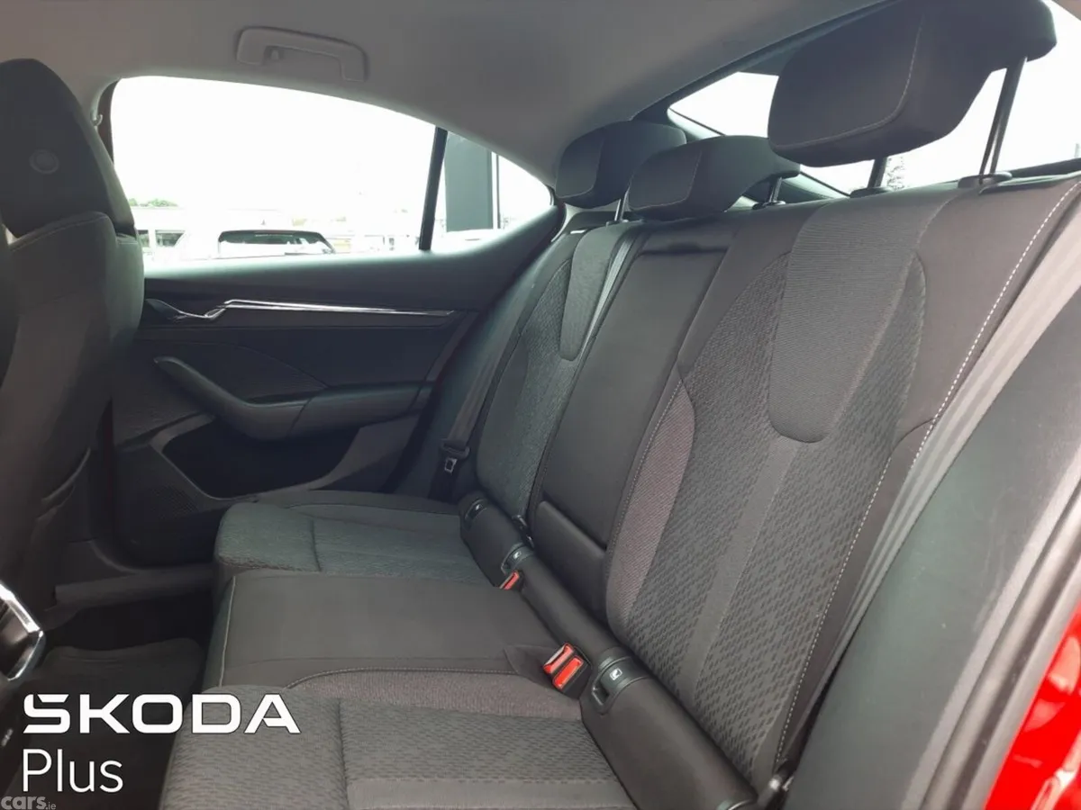 Skoda Octavia Saloon, Diesel, 2024, Red