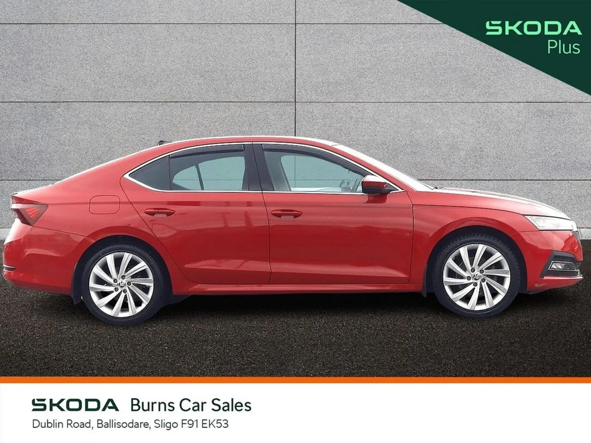 Skoda Octavia Saloon, Diesel, 2024, Red