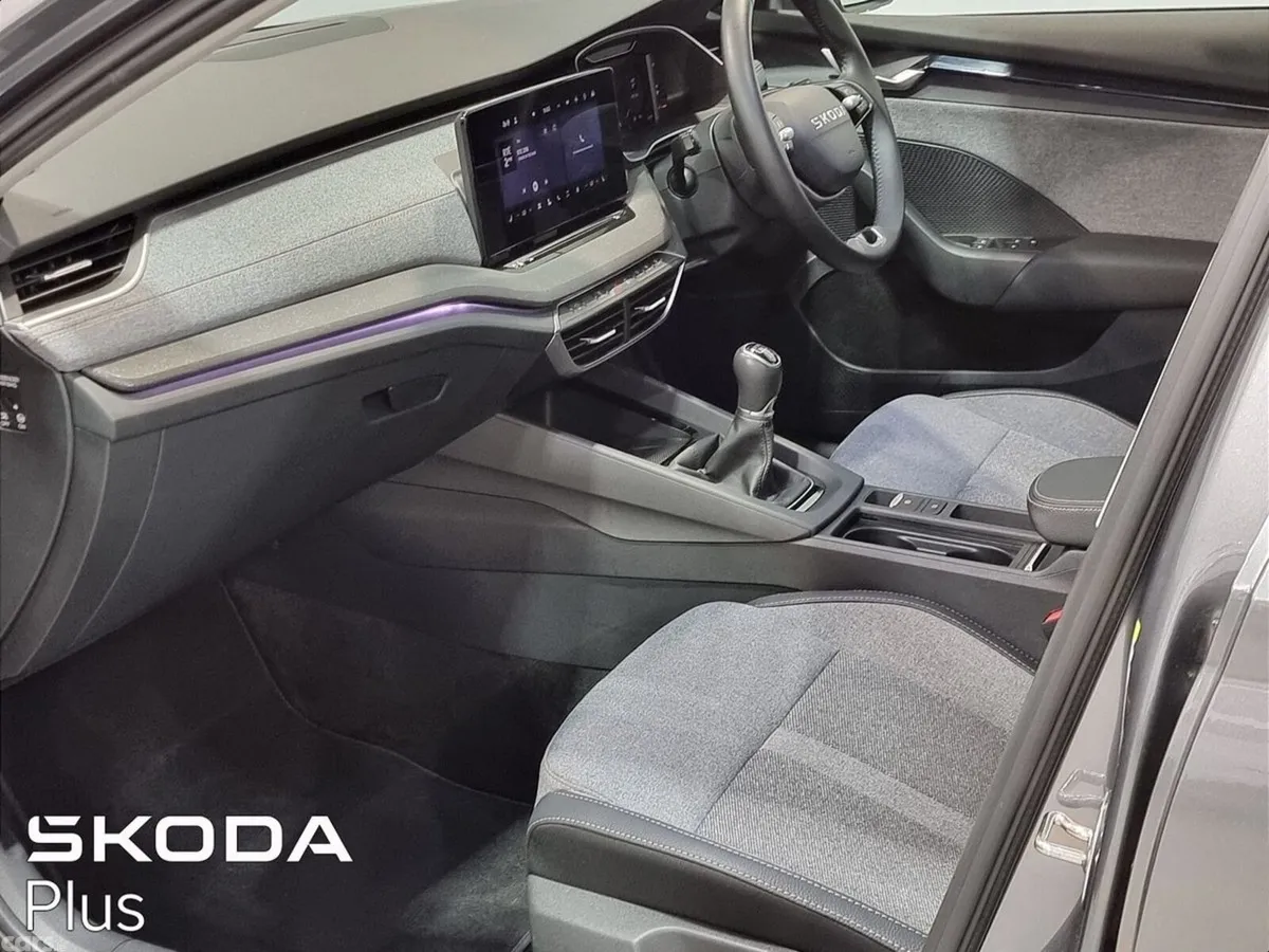 Skoda Octavia Saloon, Diesel, 2025, Grey